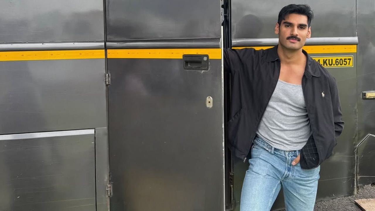 જોકે, અહાન શેટ્ટી એક એવો સ્ટાર કિડ છે જે તેની રોમેન્ટિક ફિલ્મ "તડપ" થી બોલિવૂડમાં ડેબ્યૂ કરી કોઈ ફિલ્મમાં જોવા મળ્યો ન હતો.તો આજે આપણે અહાનના પરિવાર વિશે વાત કરીશું.