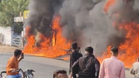 બાપુનગર એપ્રોચ પાસે 18 દુકાનમાં લાગી ભીષણ આગ ! 2-3 મહિલા થઈ બેભાન