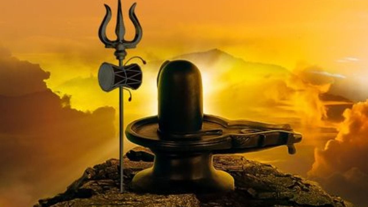 શિવલિંગને સ્પર્શ કરવાનું ત્રીજું સ્થાન: શિવલિંગને સ્પર્શ કરવાનું ત્રીજું સ્થાન પાણીના ઘડા પાછળનું ગોળ સ્થાન છે. આ દેવી પાર્વતીનો હસ્ત કમળ હોવાનું કહેવાય છે. આ સ્થાનને સ્પર્શ કરવાથી સ્વાસ્થ્યનો આશીર્વાદ મળે છે અને ગંભીર બીમારીઓ મટે છે.
