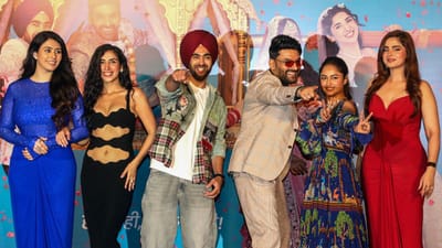 અભિનેત્રી આયેશા ખાન એવી અભિનેત્રીઓમાંની એક છે જે તેના ટીવી શો કે ફિલ્મો કરતાં તેની પર્સનલ લાઈફને કારણે વધુ ચર્ચામાં રહે છે. આયેશા સોશિયલ મીડિયા પર પણ ખૂબ એક્ટિવ રહે છે.