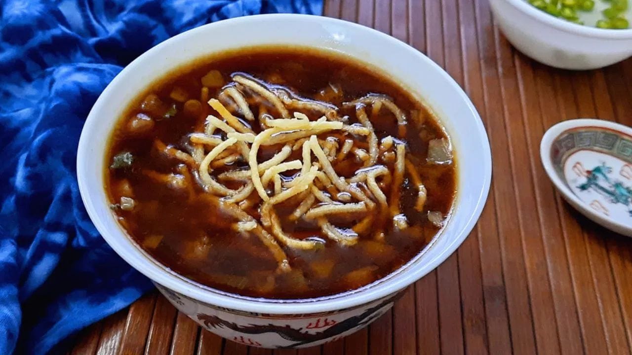 જો એક બાઉલ સૂપ બનાવવાનો ખર્ચ ₹10-15 હોય, તો તેને ₹40-50 માં વેચી શકાય છે. શરૂઆતના તબક્કામાં કિંમત ઓછી રાખો અને પછી ધીમે-ધીમે વધારો કરો. માની લો કે, તમે મહિનામાં 2000 બાઉલ સૂપ વેચો છો, તો તમારું માસિક વેચાણ ₹1 લાખ સુધી પહોંચી શકે છે. ઓછા ખર્ચ અને વધુ માર્જિન સાથેનો આ બિઝનેસ લાખોની કમાણીની તક આપી શકે છે.