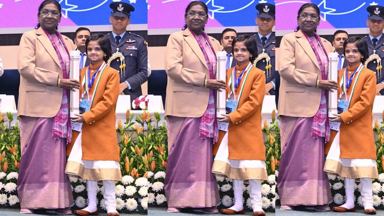 કેન્દ્ર સરકારે મહિલા અને બાળ વિકાસ મંત્રાલય દ્વારા અલગ અલગ ક્ષેત્રોમાં અસાધારણ સફળતા મેળવનાર બાળકોને સન્માનિત કરવા માટે વર્ષ 1996માં પ્રધાનમંત્રી રાષ્ટ્રીય બાળ પુરસ્કારની શરુઆત કરી હતી. આ પુરસ્કાર મેળવનાર બાળકો ગણતંત્ર દિવસની પરેડમાં પણ સામેલ હોય છે. વર્ષ 2022માં આ ગુરુ ગોવિંદ સિંહના સાહિબઝાદોની શહાદતને સમર્પિત છે અને 26 ડિસેમ્બરની તારીખ નક્કી કરવામાં આવી છે.