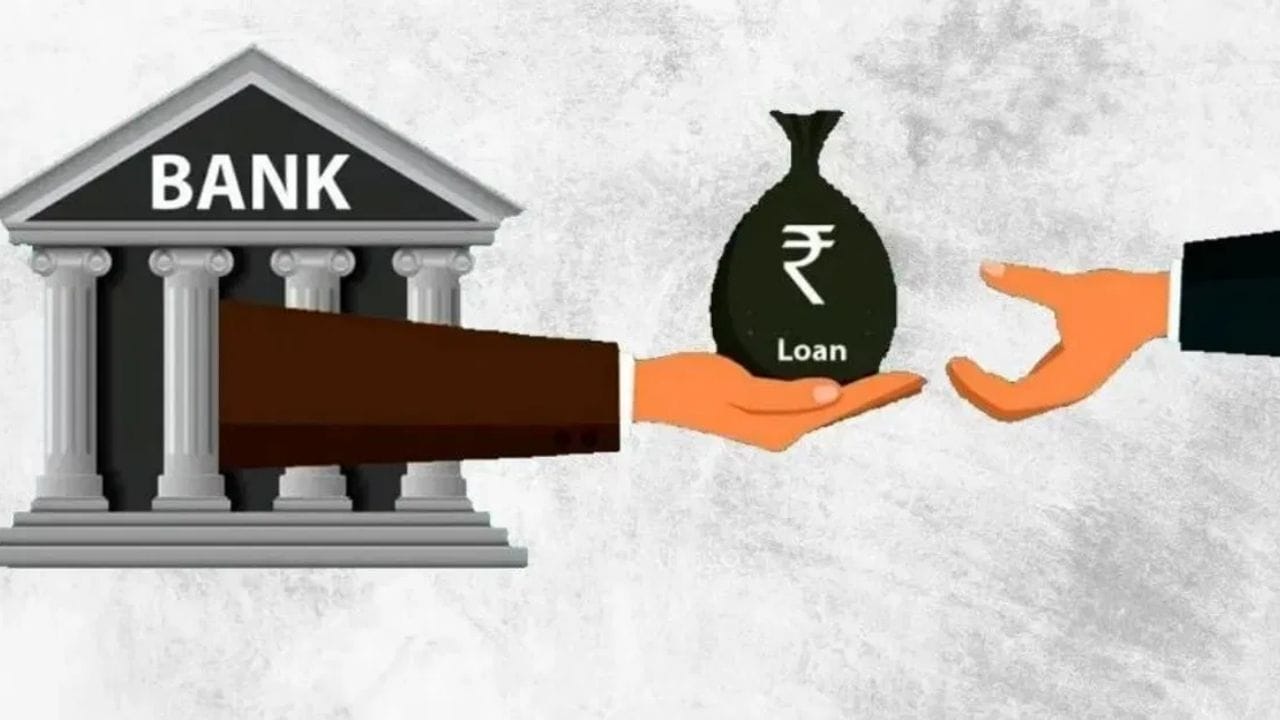 આજકાલ લોકો પોતાની જરૂરિયાતો પૂરી કરવા માટે પર્સનલ લોન, હોમ લોન અને બિઝનેસ લોન લે છે. મુશ્કેલ સમયમાં ઉછીના લીધેલા પૈસા રાહત આપે છે, પરંતુ ભવિષ્યમાં એ જ લોન પર નિયમિત EMI ચૂકવવી ભારે પડી શકે છે. જો સમયસર લોન ચૂકવવામાં ન આવે, તો વધારાનું વ્યાજ પણ મોટો ભાર બની શકે છે.