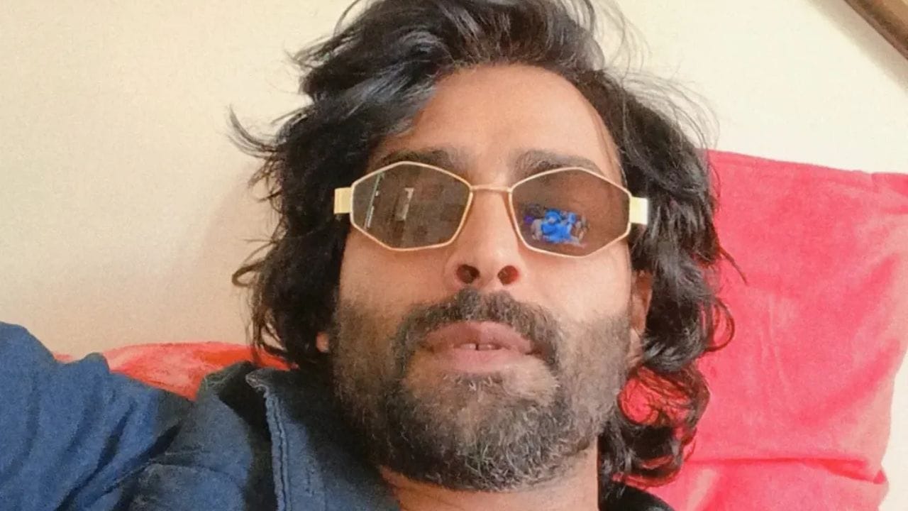  બિગ બોસ સીઝન 10નો વિજેતા મનવીર ગુર્જર હતો. જેમણે ચાહકોના દિલ જીત્યા હતા. બિગ બોસ નાના પડદાનો સૌથી મોટો રિયાલિટી શો છે. મુનવીર દિલ્હીનો રહેવાસી છે.