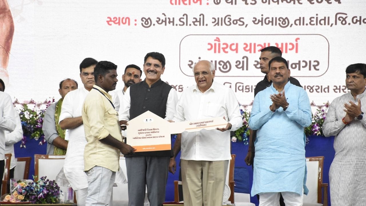 કૃષિ કલ્યાણ માટે ભૂપેન્દ્ર સરકાર દ્વારા કિસાન સૂર્યોદય યોજના હેઠળ રાજ્યના 16,899 ગામો (19.48 લાખ ગ્રાહકો સાથે)દિવસે નિયમિત વીજળી મેળવે છે. ઓગસ્ટ અને સપ્ટેમ્બર 2025માં ભારે વરસાદથી થયેલા પાક નુકસાનથી અસરગ્રસ્ત ખેડૂતો માટે ₹947 કરોડનું કૃષિ રાહત પેકેજ જાહેર કરવામાં આવ્યા છે. જ્યારે 23 ઓક્ટોબરથી 4 નવેમ્બર, 2025 દરમિયાન રાજ્યમાં પડેલા કમોસમી વરસાદથી ખેડૂતોને થયેલા ભારે પાક નુકસાન માટે મુખ્યમંત્રી ભૂપેન્દ્ર પટેલે ₹10 હજાર કરોડનું કૃષિ રાહત પેકેજ જાહેર કર્યું. તેમાં લગભગ 33 લાખ ખેડૂતોને લાભ થશે. કમોસમી વરસાદમાં થયેલા પાક નુકસાનના સંદર્ભમાં ગુજરાત સરકારે ₹15 હજાર કરોડની ટેકાના ભાવે ખરીદીની જાહેરાત કરી, જેનાથી રાજ્યના 10 લાખથી વધુ ખેડૂતોને ફાયદો થયો. શૂન્ય ટકાના દરે પાક ધિરાણ હેઠળ છેલ્લા 3 વર્ષોમાં 33 લાખથી વધુ ખેડૂતોને ₹3030.34 કરોડથી વધુની વ્યાજ સહાય આપવામાં આવી છે. 