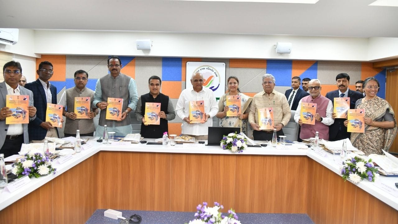 3 વર્ષમાં મહિલા સશક્તિકરણ માટે ગુજરાતમાં લખપતિ દીદીની સંખ્યા 5 લાખ 96 હજાર થઈ, ગુજરાત 10 લાખ મહિલાઓને આત્મનિર્ભર બનાવશે. નારી સશક્તિકરણ માટે નારી ગૌરવ નીતિ-2024 જાહેર. વર્ષ 2023માં સૌપ્રથમવાર જેન્ડર બજેટ 1 લાખ કરોડને પાર, 200થી વધુ યોજનાઓ માત્ર મહિલાલક્ષી છે.  વર્ષ 2024-25માં જેન્ડર બજેટમાં મહિલા સશક્તિકરણની કુલ 804 યોજનાઓ આવરી લેવામાં આવી છે. મુખ્યમંત્રી માતૃશક્તિ યોજના હેઠળ વાર્ષિક સરેરાશ 4 લાખથી વધુ સગર્ભા અને ધાત્રી માતાઓને લાભ મળે છે. 