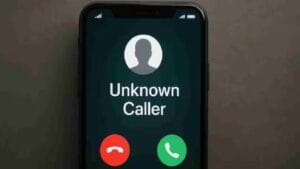 હવે અજાણ્યા નંબરથી કોલ આવતા જ સ્ક્રીન પર દેખાશે કોલરનું નામ, નવુ ફીચર