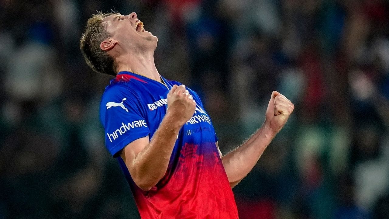 ઓસ્ટ્રેલિયાના સ્ટાર ઓલરાઉન્ડર કેમેરોન ગ્રીન, જેમને ઓક્શન પહેલા જ ટોચના દાવેદાર માનવામાં આવતા હતા, તેમણે બોલી લગાવવાની શરૂઆત કરી દીધી છે.