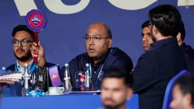 દિલ્હી કેપિટલ્સ (DC) IPL 2025 ના મોટાભાગના સમય માટે પ્લેઓફના દાવેદાર દેખાતા હતા, પરંતુ વર્ષની શરૂઆતમાં પાંચમા સ્થાને રહ્યા બાદ તેઓ પ્લેઓફમાંથી બહાર થઈ ગયા હતા.