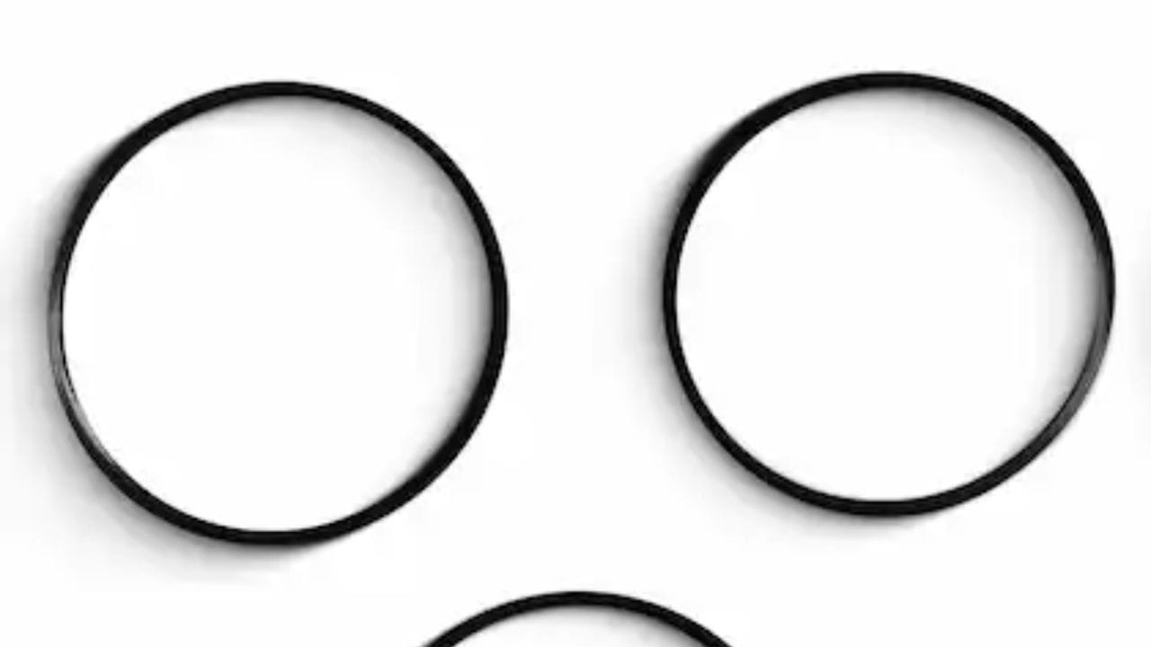 રબર કેમ ઢીલું થઈ જાય છે?: યાદ રાખો કે રબર ગરમીના સંપર્કમાં આવે છે, જેના કારણે તે તેની ફ્લેક્સિબિલિટી ગુમાવે છે અને મોટું બને છે. વધુમાં રબર પરની ચીકણાઈ તેને ઢાંકણ પર યોગ્ય રીતે ફિટ થવાથી અટકાવે છે. આ કારણે રબરને પ્રેશર કૂકરમાં યોગ્ય રીતે ફિટ નથી થતું.
