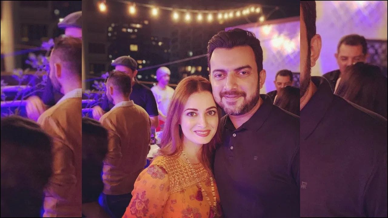 2000માં, દિયાએ ફેમિના મિસ ઇન્ડિયા સ્પર્ધામાં ભાગ લીધો. ભલે તે જીતી ન શકી, પણ તે બીજી રનર-અપ બની. આ પછી તે ઘણા મોડેલિંગ પ્રોજેક્ટ્સમાં જોવા મળી હતી.