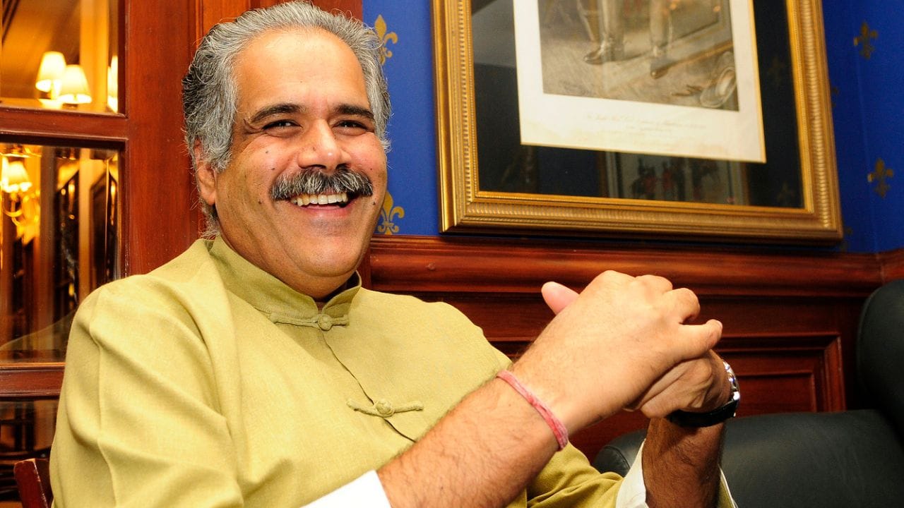 રાહુલ ભાટિયાના નેતૃત્વ હેઠળ, ઇન્ડિગોએ હોસ્પિટાલિટી, લોજિસ્ટિક્સ, ટેકનોલોજી, એરલાઇન મેનેજમેન્ટ, એડવાન્સ્ડ પાયલોટ ટ્રેનિંગ અને એરક્રાફ્ટ મેન્ટેનન્સ એન્જિનિયરિંગમાં તેની સર્વિસનો વિસ્તાર કર્યો છે. 