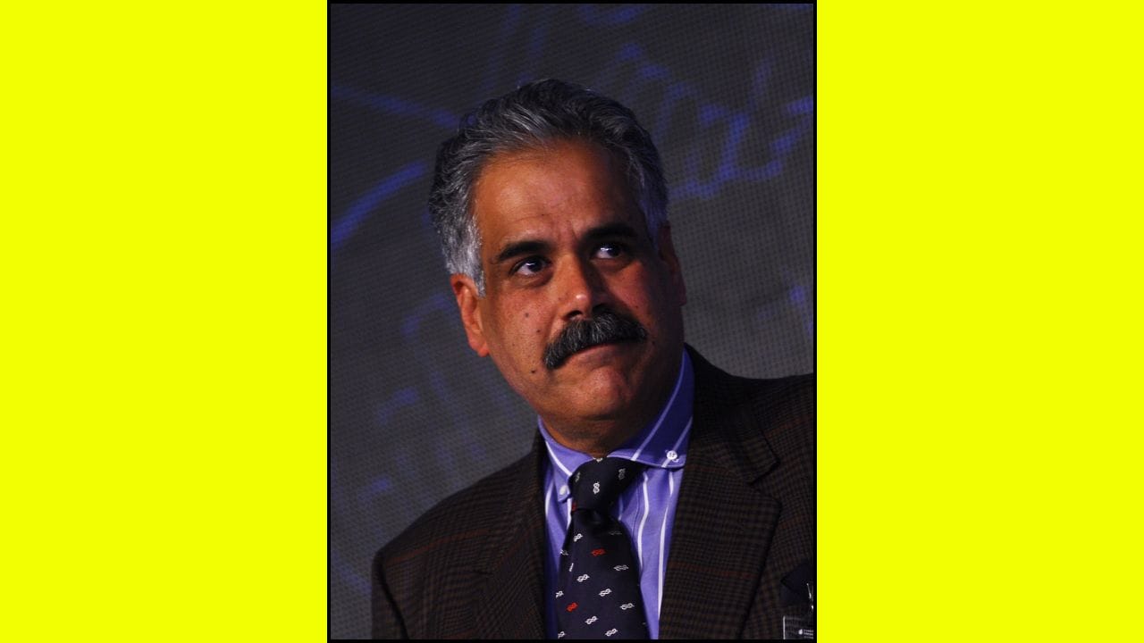 સત્તાવાર વેબસાઇટ અનુસાર, રાહુલ ભાટિયાએ કેનેડાના ઓન્ટારિયોમાં આવેલી યુનિવર્સિટી ઓફ વોટરલૂમાંથી ઇલેક્ટ્રિકલ એન્જિનિયરિંગમાં બેચલરની ડિગ્રી મેળવી છે.