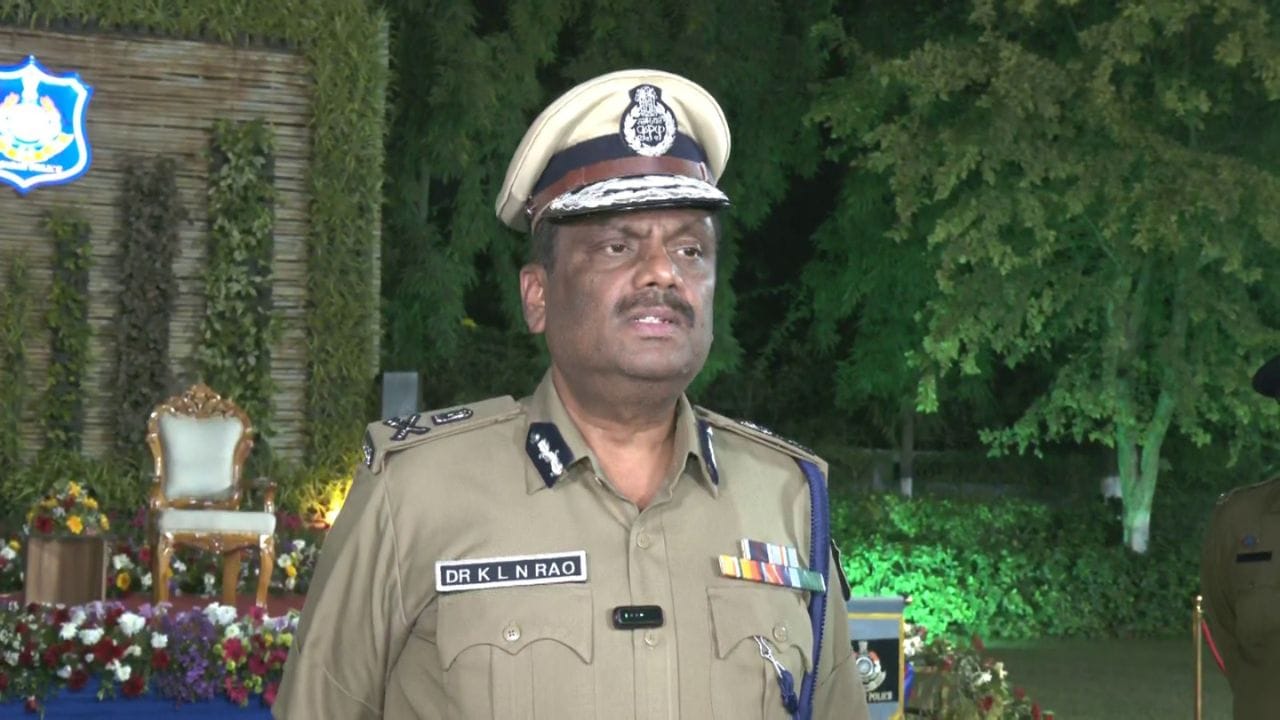 ડો.કે.એલ.એન. રાવ 1992 બેચના બાહોશ IPS અધિકારી છે. મહત્વનું છે કે ચર્ચામાં પણ તેઓ સૌથી આગળ હોવાનું માનવામાં આવતું હતું. ડૉ. રાવ પોલીસ વિભાગમાં લાંબો કાર્યકાળ ધરાવે છે.