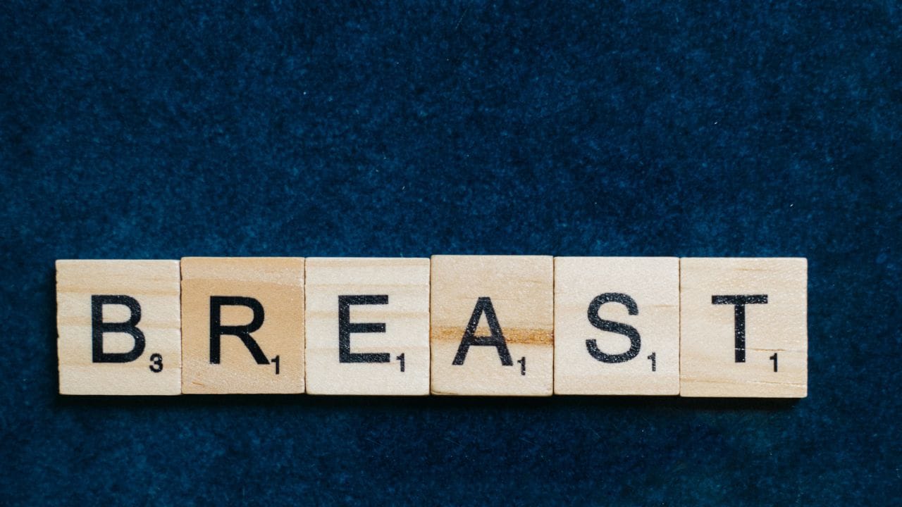 બ્રેસ્ટ ઑગ્મેન્ટેશન કરવાનું કારણ શું છે. સ્તનનું કદ અને મજબૂતાઈ વધારવા માટે.ગર્ભાવસ્થા, સ્તનપાન અથવા વજન ઘટાડાને કારણે વોલ્યુમને મેનેજ કરવા માટે.અસમાન બ્રેસ્ટના કદને સંતુલિત કરવા માટે.માસ્ટેક્ટોમી (સ્તન દૂર કરવાની શસ્ત્રક્રિયા) પછી બ્રેસ્ટનું રિકંસ્ટ્રક્ટ કરવા માટે.ઈમેજ અને આત્મવિશ્વાસ સુધારવા માટે.