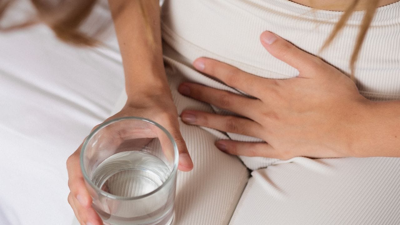 પ્રિમેન્સટ્રઅલ સિન્ડ્રોમથી બચવા માટે મહિલાઓએ તણાવ ઓછો લેવું જોઈએ.તણાવ ઓછો લેવાથી શરીરમાં હોર્મોન અસંતુલિત થવાની સાથે પ્રિમેન્સટ્રઅલ સિન્ડ્રોમની સમસ્યા પણ વધી શકે છે.