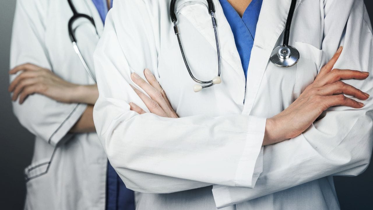 નોંધ : અહીં આપવામાં આવેલી માહિતી ફક્ત આપની જાણકારી માટે છે. કોઈ પણ ઈલાજ કરતાં પહેલા કે,અમલમાં લેતા પહેલા નિષ્ણાતોની સલાહ લેવી જરુરી છે. ( all photo:canva)