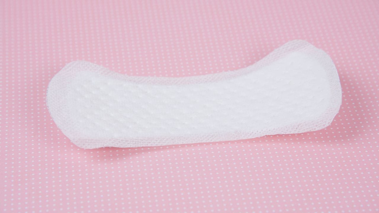 કારણ કે,મહિલાઓને પીરિયડ્સ ન આવવા પ્રેગ્નન્સીનો પહેલો સંકેત છે. આ માટે પીરિયડ્સ મોડા આવે તો મહિલાઓએ પ્રેગ્નન્સીનો ટેસ્ટ જરુર કરાવવો જોઈએ.જો તમને પણ વારંવાર પીરિયડ્સ અનિયમિત આવે છે. તો એ તમારા સ્વાસ્થ માટે હાનિકારક હોય શકે છે.