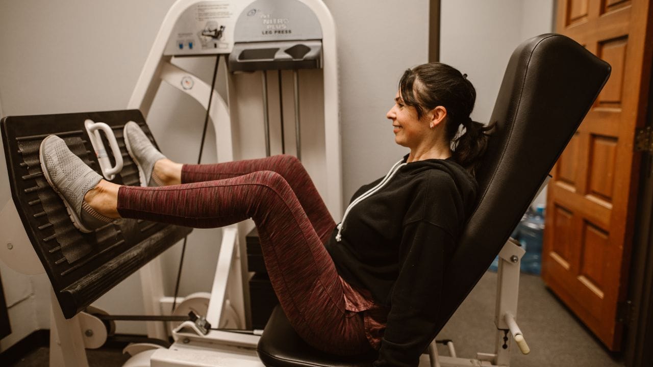 પીસીઓડીની સમસ્યાથી બચવા માટે તમારે દરરોજ કસરત કરવી જોઈએ. તમે વેટ ટ્રેનિંગ કે યોગા પણ કરી શકો છો.પીસીઓડીને કંટ્રોલ કરવા માટે વજનને મેનેજ કરવું ખુબ જરુરી છે. તમને જણાવી દઈએ કે, વજન ઓછું થવાથી પીસીઓડીના લક્ષણોમાં ખુબ સુધારો થઈ શકે છે અને પીરિયડ્સ રેગ્યુલર થઈ શકે છે. વજન ઘટાડવાથી ઈંસુલિન રેજિસ્ટેટ્સ ઓછું થાય છે. જેનાથી એન્ડ્રોજનનું સ્તર ઓછું થઈ શકે છે.