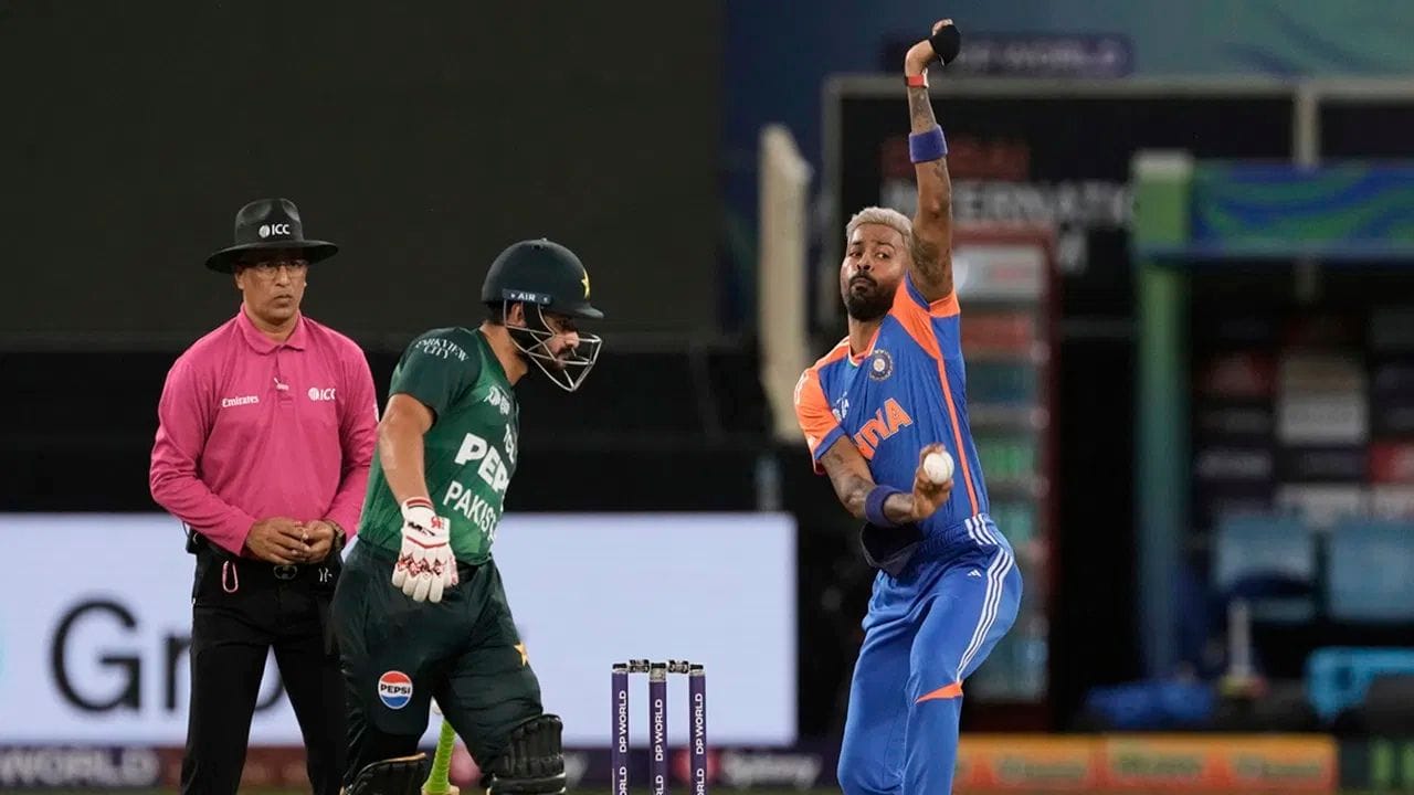 જોકે, હાર્દિક પંડ્યાનું વાપસી સરળ નહીં હોય કારણ કે તે સૈયદ મુશ્તાક અલી ટ્રોફીમાં પંજાબ સામે રમશે, જેમાં અભિષેક શર્મા જેવા આક્રમક બેટ્સમેનનો સામેલ છે. પાછલી મેચમાં અભિષેકે બંગાળ સામે માત્ર 32 બોલમાં સદી ફટકારી હતી. તેણે પોતાની ઇનિંગમાં 16 છગ્ગા ફટકાર્યા હતા. (PC: PTI)