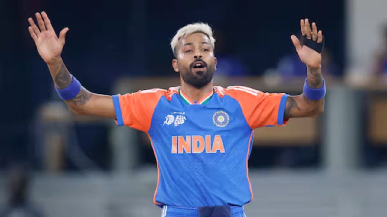Hardik Pandya : હાર્દિક પંડ્યા બેટિંગ કરી રહ્યો હતો અને અચાનક પોલીસ પિચ પર પહોંચી, ચોંકાવનારો વીડિયો