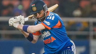 ભારતના સ્ટાર ઓલરાઉન્ડર હાર્દિક પંડ્યાએ દક્ષિણ આફ્રિકા સામે પાંચ મેચની T20 શ્રેણીની અંતિમ મેચમાં ધમાકેદાર ઇનિંગ રમી હતી. અમદાવાદના નરેન્દ્ર મોદી સ્ટેડિયમમાં હાર્દિક પંડ્યાએ ચોગ્ગા અને છગ્ગાનો વરસાદ કર્યો, અને રેકોર્ડ બ્રેક અડધી સદી ફટકારી.