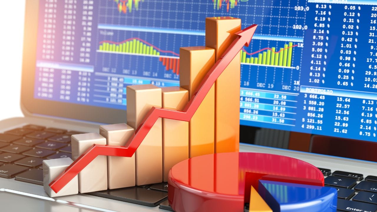 આ ઉપરાંત, નબળો ડોલર અને ભવિષ્યમાં વ્યાજ દરોમાં ઘટાડાની અપેક્ષાઓએ પણ કોમોડિટી બજારને ટેકો આપ્યો છે. મુખ્ય વૈશ્વિક બેંકો પણ કોપર અંગે સતત હકારાત્મક દૃષ્ટિકોણ વ્યક્ત કરી રહી છે. તાજેતરના અહેવાલોમાં UBSએ 2026 માટે તેના કોપર ભાવના લક્ષ્યાંકમાં વધારો કર્યો છે અને વર્ષના અંત સુધી ભાવ પ્રતિ ટન $13,000 સુધી પહોંચવાની શક્યતા વ્યક્ત કરી છે. ગોલ્ડમેન સૅક્સ પણ લાંબા ગાળે કોપર પર તેજીનો અભિગમ રાખે છે.(નોંધ: અહીં આપેલી માહિતી માત્ર જાણકારીના હેતુથી આપવામાં આવી છે,  અત્રે એ ઉલ્લેખ કરવો જરૂરી છે કે બજારમાં રોકાણ બજારના જોખમોને આધીન છે. આથી રોકાણ કરતા પહેલા હંમેશા નિષ્ણાતની સલાહ લો.)