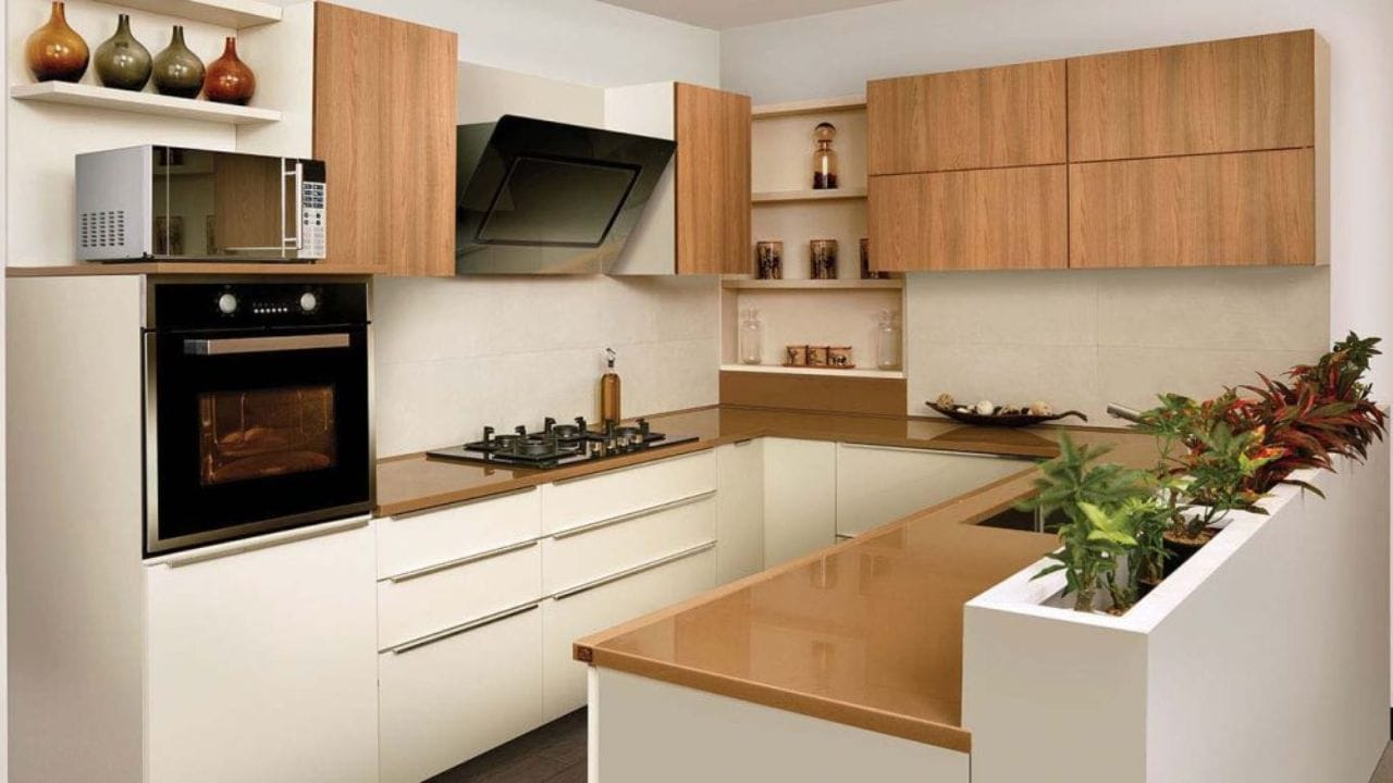 રસોડું: રસોડું પરિવારના સભ્યોના સ્વાસ્થ્ય અને ઉર્જા સાથે જોડાયેલું છે. રસોડામાં સૂર્યપ્રકાશ પ્રવેશે તે અત્યંત શુભ માનવામાં આવે છે. આ વિસ્તારમાં વસ્તુઓ ગોઠવો અને બિનજરૂરી લોકોને પ્રવેશતા અટકાવો. અગ્નિ તત્વ અથવા ચૂલા સાથે સંકળાયેલી વસ્તુઓ સીધી રસોડાના દરવાજાની સામે રાખવાનું ટાળો. પાણી અને અગ્નિ તત્વ સાથે સંકળાયેલી વસ્તુઓ એકસાથે રાખવાનું ટાળો.
