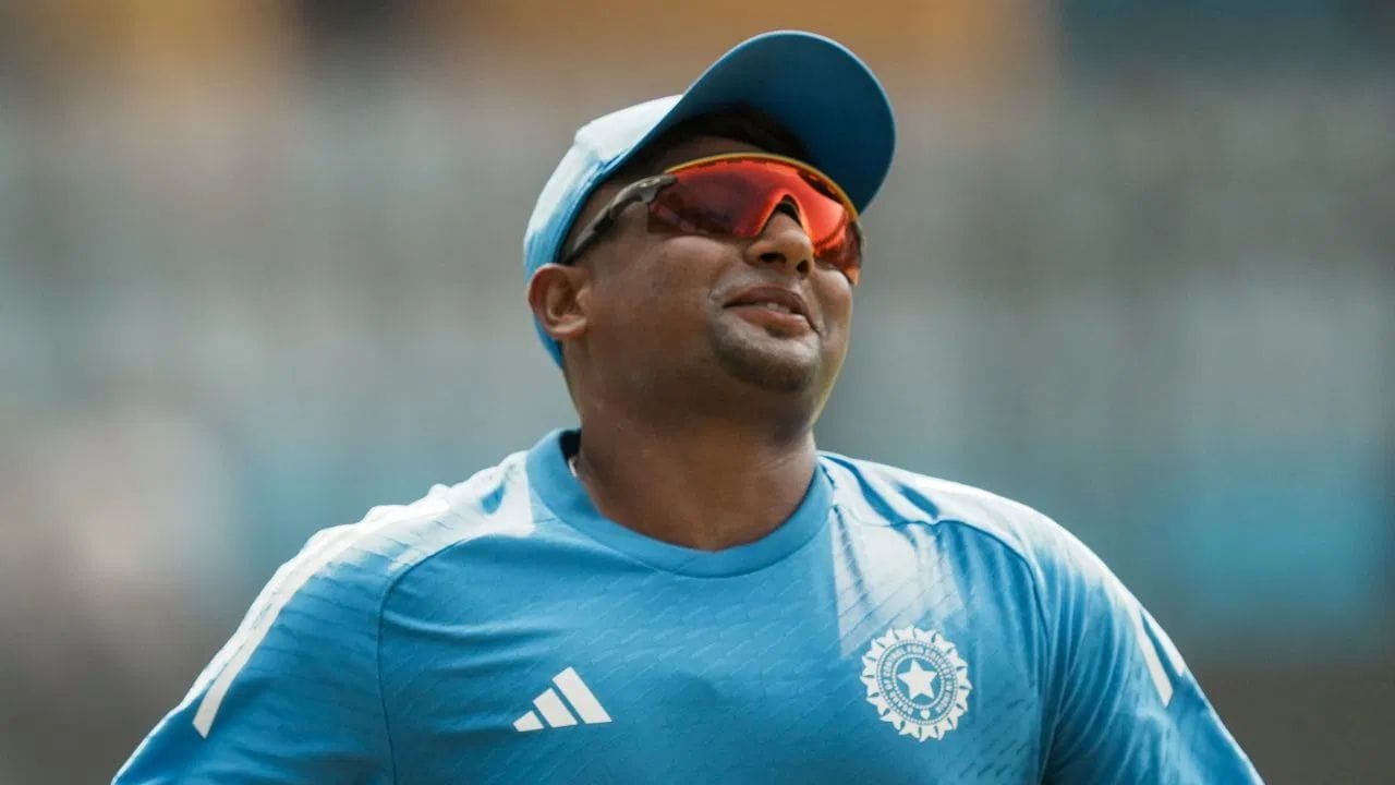 ચોથા નંબર પર ભારતીય બેટ્સમેન સરફરાઝ ખાન છે, જેને મેગા ઓકશનમાં કોઈપણ ટીમે ખરીદ્યો ન હતો. દિલ્હી કેપિટલ્સનો ભાગ રહેલો સરફરાઝ ₹ 75 લાખની બેઝ પ્રાઈઝ સાથે ઓકશનમાં પ્રવેશી રહ્યો છે. આ વખતે કોઈ તેને ખરીદશે કે નહીં તે જોવાનું રહેશે.