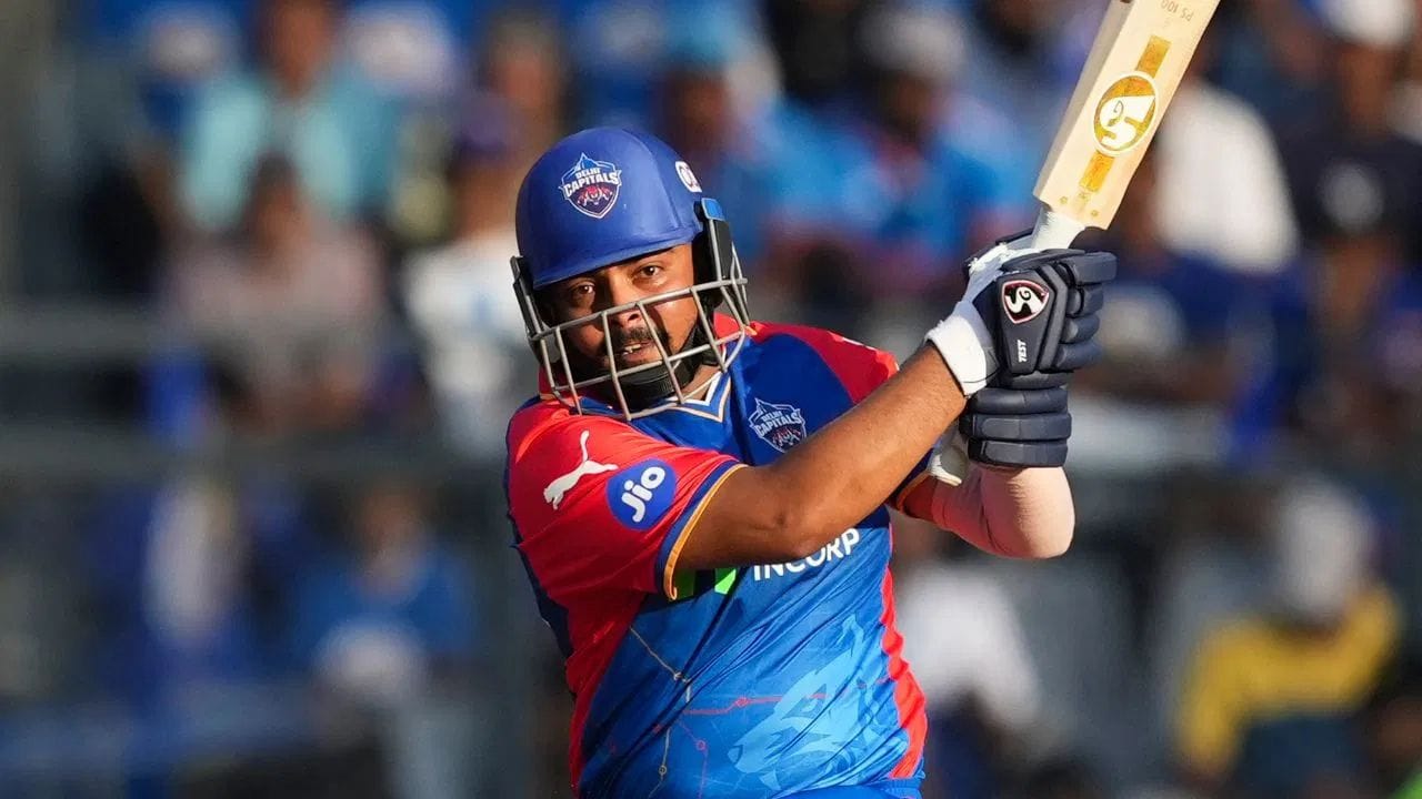 ટોચના છ ખેલાડીઓમાં અંતિમ નામ ભારતીય ઓપનર પૃથ્વી શોનું છે, જે મેગા ઓક્શનમાં અનસોલ્ડ રહ્યો હતો. જોકે, આ વખતે તે સોલ્ડ થશે તેની પૂરી શક્યતા છે. શોએ તેની બેઝ પ્રાઈસ ₹ 75 લાખ રાખી છે. જોકે, એ આ છ ખેલાડીઓમાંથી કોઈનું પણ નામ સૌથી પહેલા આવી શકે છે, પરંતુ આ છ ખેલાડીઓ પર બોલી લગાવ્યા પછી જ ઓકશન આગળ વધશે. (PC: PTI)