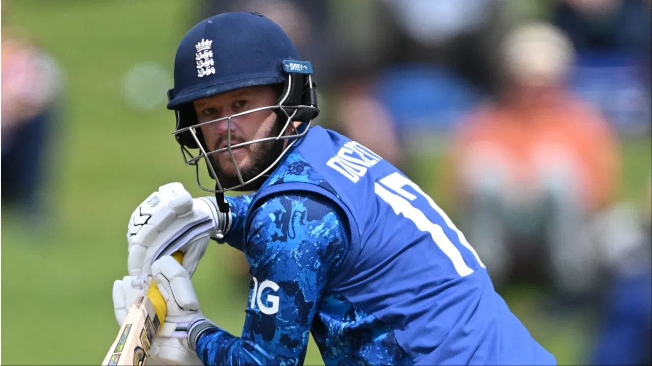 બેન ડકેટ - આ ઇંગ્લેન્ડના વિકેટકીપર-બેટ્સમેને IPL 2026 ઓક્શનમાં પોતાની બેઝ પ્રાઈસ ₹2 કરોડ રાખી હતી. અને તેને બરાબર એ જ મળ્યું. દિલ્હી કેપિટલ્સે તેને તેની બેઝ પ્રાઈસ પર ખરીદ્યો.