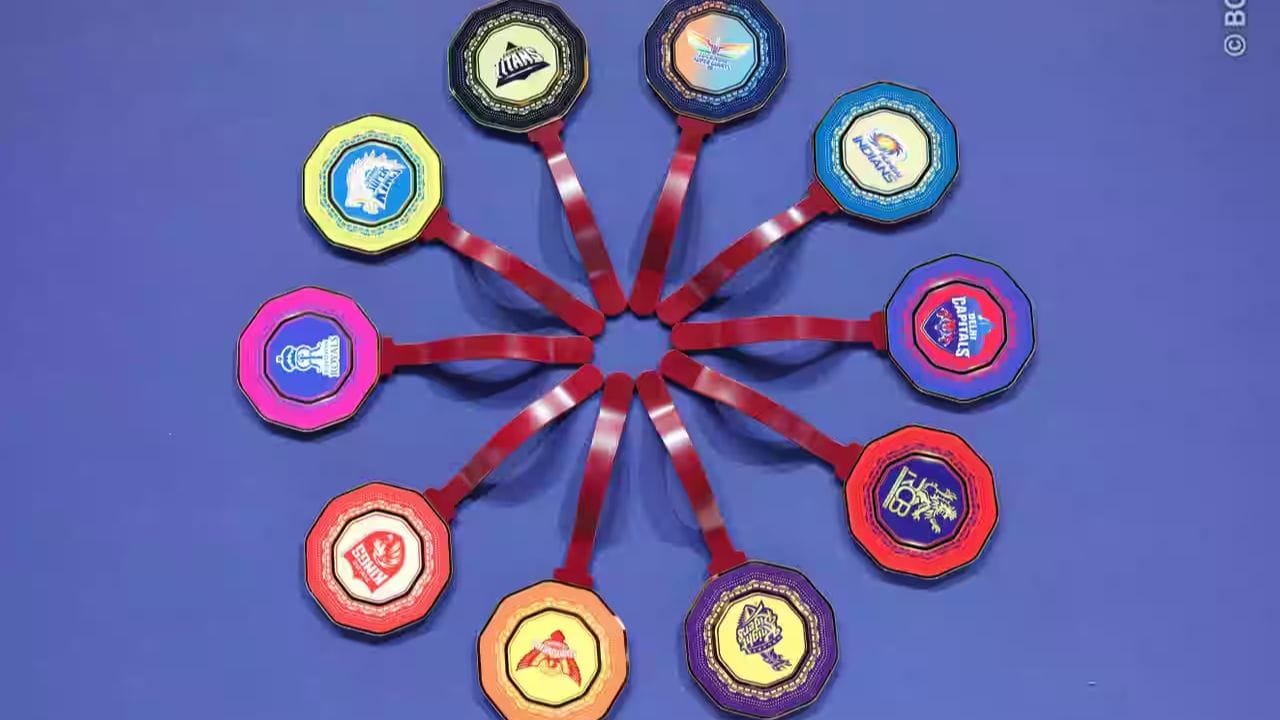 RR એ પહેલાથી જ CSK ના રવિન્દ્ર જાડેજા માટે સંજુ સેમસનનો વેપાર કરી ચૂક્યું છે. હવે, આ હરાજીમાં, ટીમ તેની શ્રેષ્ઠ ટીમ બનાવવા માટે નવ મુખ્ય ખેલાડીઓ મેળવવાનો પ્રયાસ કરશે. રવિ બિશ્નોઈ 7 કરોડમાં RR માં સામેલ, રાજસ્થાન રોયલ્સે સ્પિનર રવિ બિશ્નોઈ પર મોટી બોલી લગાવી હતી.