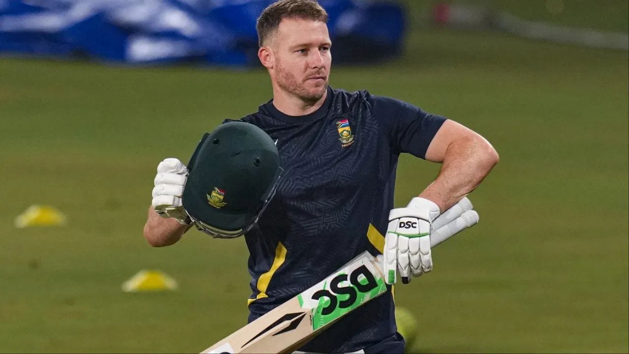 ડેવિડ મિલર - દક્ષિણ આફ્રિકાનો આક્રમક અને અનુભવી બેટ્સમેન ડેવિડ મિલર IPL 2026 મીની ઓક્શનમાં વેચાનારો પ્રથમ ખેલાડી હતો. તેને દિલ્હી કેપિટલ્સે ₹2 કરોડની બેઝ પ્રાઈઝમાં ખરીદ્યો હતો.