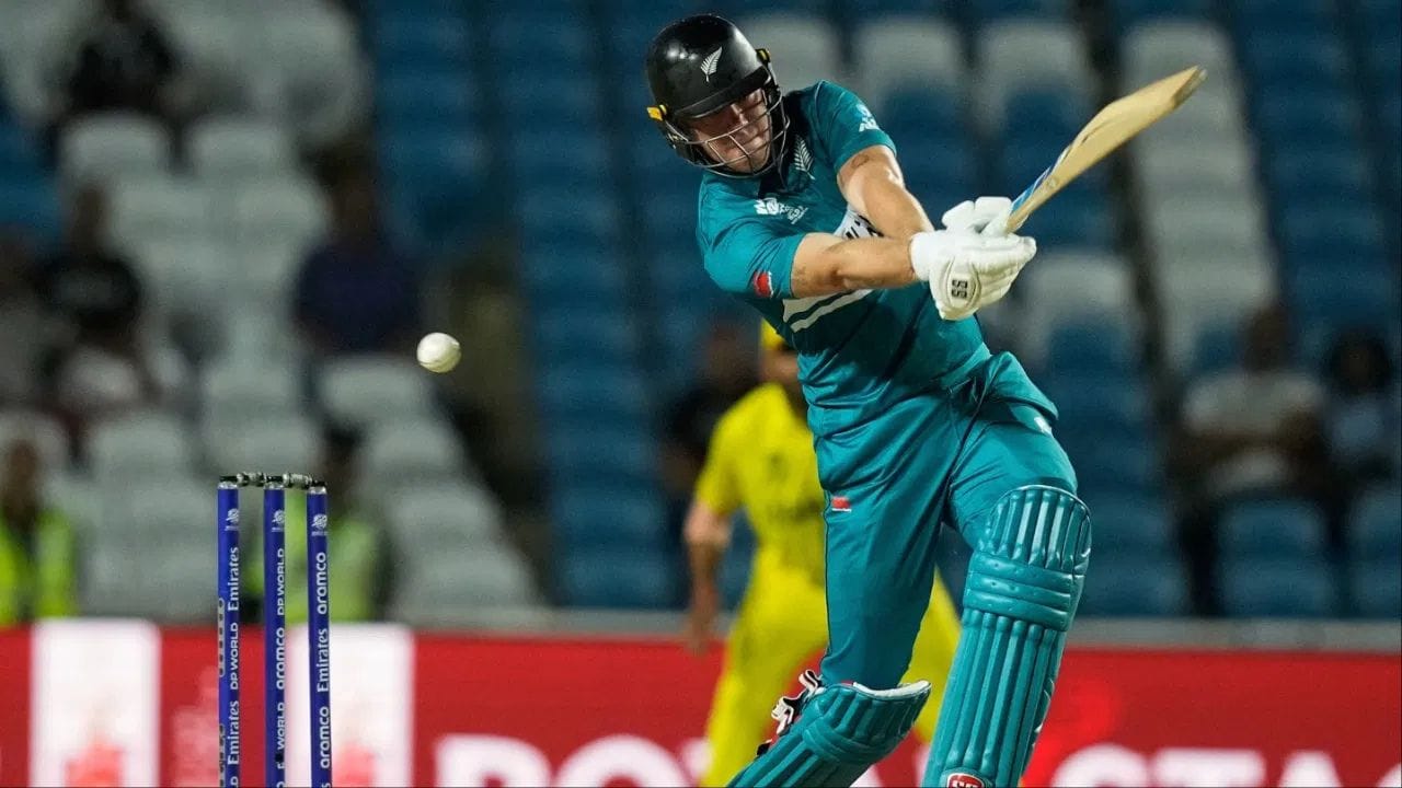 ફિન એલન - આ ન્યુઝીલેન્ડના ખેલાડીએ IPL 2026 મીની ઓક્શન માટે તેની બેઝ પ્રાઈસ ₹2 કરોડ રાખી હતી. અને KKR એ તેને તે જ કિંમતે ખરીદ્યો.