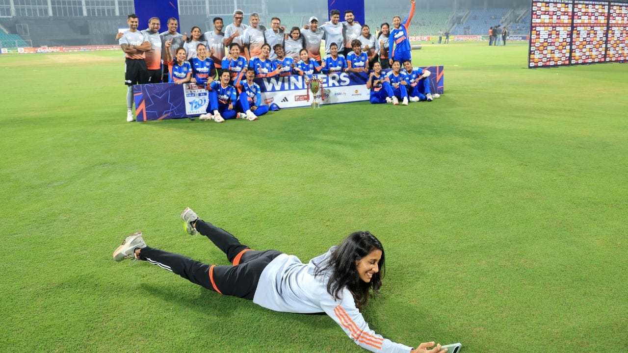  શ્રીલંકાને 20 ઓવર પછી 7 વિકેટે 160 રન પર રોકી દીધું. પરિણામે, ભારતીય ટીમે મેચ 15 રનથી જીતી લીધી અને સીરિઝ પણ 5-0થી જીતી લીધી.