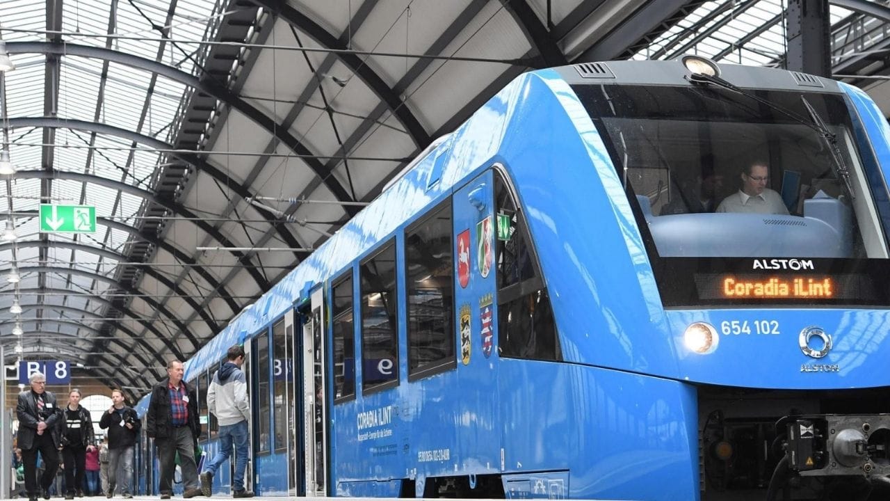 રેલવે મંત્રીએ જણાવ્યું હતું કે, આ ટ્રેન સેટ દુનિયામાં સૌથી લાંબી (10 કોચ) અને સૌથી શક્તિશાળી (2400 kW) હાઇડ્રોજન ટ્રેન છે જે બ્રોડગેજ પર દોડશે. આ ટ્રેનમાં બે ડ્રાઇવિંગ પાવર કાર (DPC) છે, દરેકની ક્ષમતા 1200 kW છે, જે મોટે ભાગે કુલ 2400 kW શક્તિ પ્રદાન કરે છે.