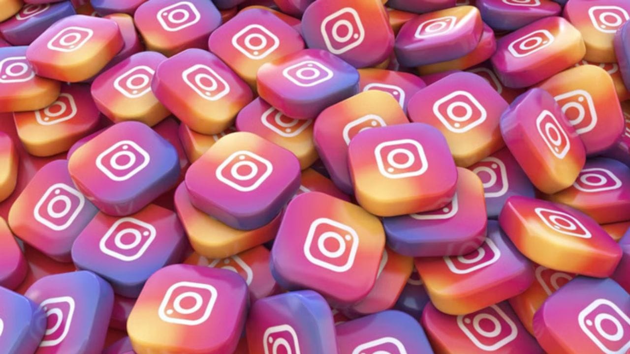 કેમેરા અને લોકેશન ટ્રેકિંગ: શું તમે સ્ટોરી બનાવતી વખતે તમારો ફોન ગરમ થતો જોયો છે? આનું કારણ એ છે કે Instagram તમારા કેમેરા, માઇક્રોફોન અને GPS (સ્થાન) નો ઉપયોગ કરે છે. જો તમે એપ્લિકેશનને "હંમેશા ચાલુ" પરવાનગી આપી હોય, તો તમે એપ્લિકેશન ચલાવી રહ્યા હોવ કે ન ચલાવી રહ્યા હોવ, તે GPS દ્વારા બેટરીનો વપરાશ ચાલુ રાખશે.