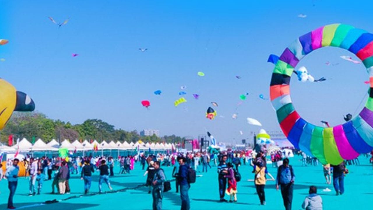 આ ઉજવણી 12 જાન્યુઆરીએ એકતા નગર (SOU)અને ધોળાવીરામાં ચાલુ રહેશે અને 13 અને 14 જાન્યુઆરીએ અમદાવાદમાં ભવ્ય ઉત્સવ સાથે સમાપ્ત થશે, જ્યાં સાબરમતી રિવરફ્રન્ટ મુખ્ય ઉત્સવોનું આયોજન કરશે. આ તહેવાર ઉત્તર ભારતના અન્ય ભાગોમાં મકરસંક્રાંતિ અને તમિલનાડુમાં પોંગલ તરીકે ઓળખાય છે.