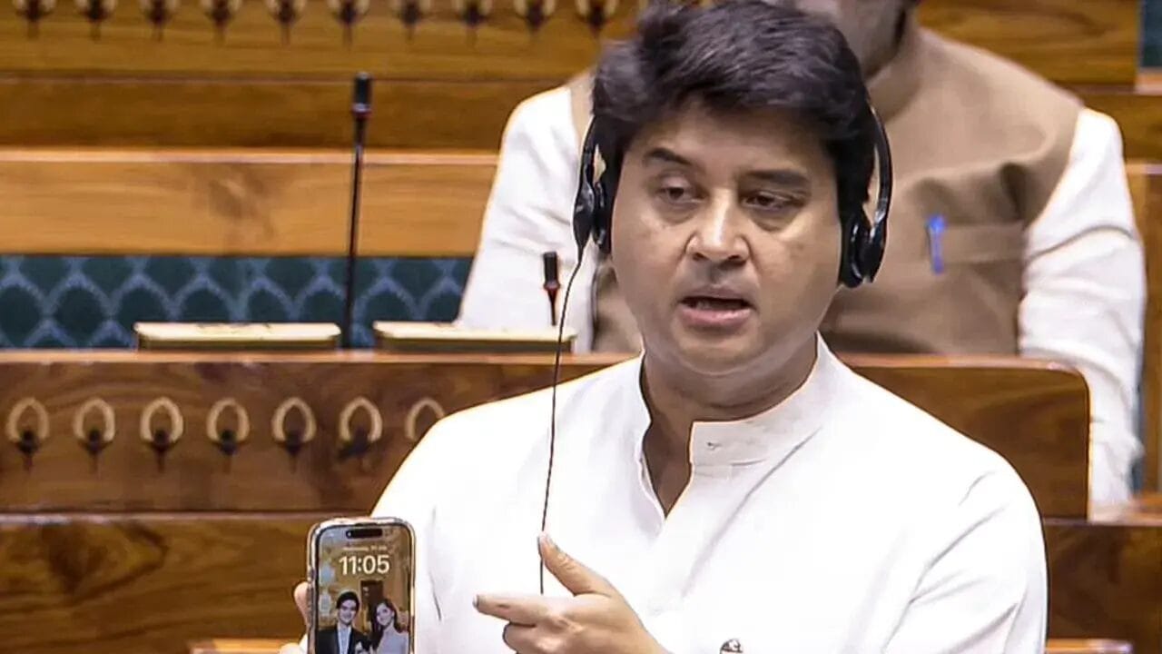 વિરોધપક્ષ લોકોને ગેરમાર્ગે દોરી રહ્યો છે, સંચાર સાથી એપ વૈકલ્પિક છે તેને ડિલીટ કરી શકાય છેઃ જ્યોતિરાદિત્ય સિંધિયા