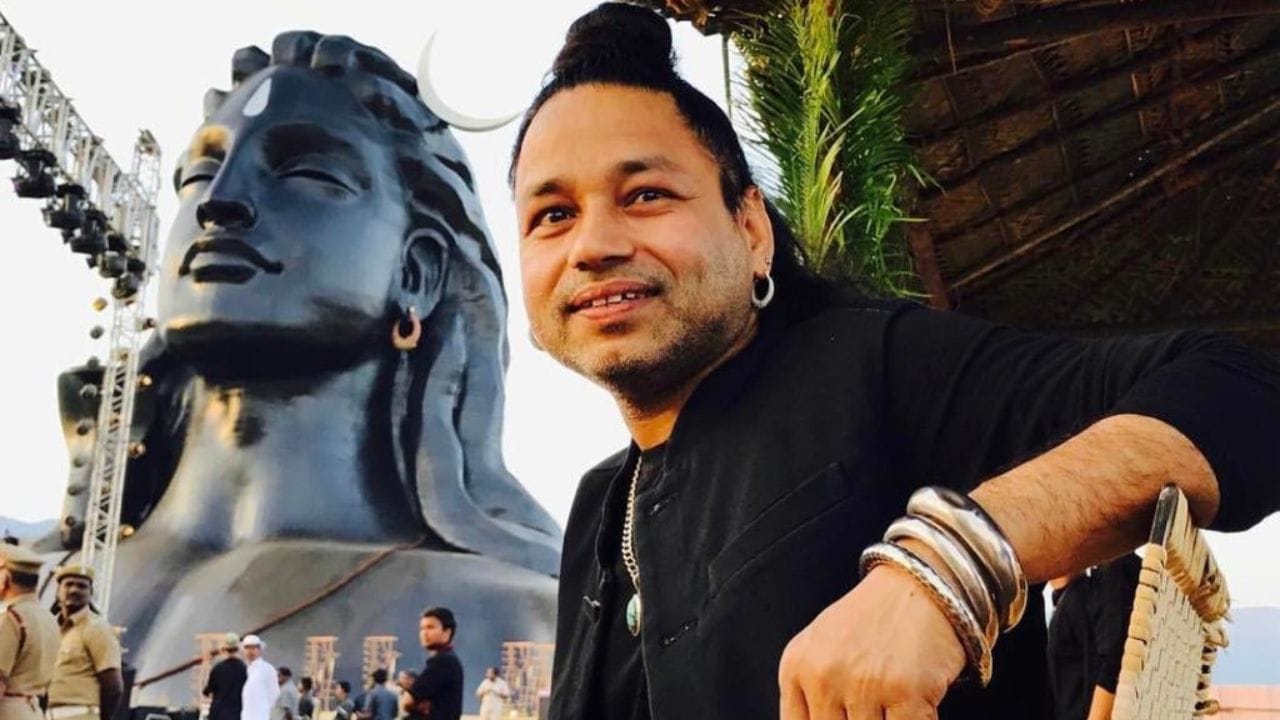  વર્ષાએ કૈલાશ વિરુદ્ધ ઝુંબેશ શરૂ કરી અને માંગ કરી કે તેમને મળેલ પદ્મશ્રી એવોર્ડ પરત લેવામાં આવે.