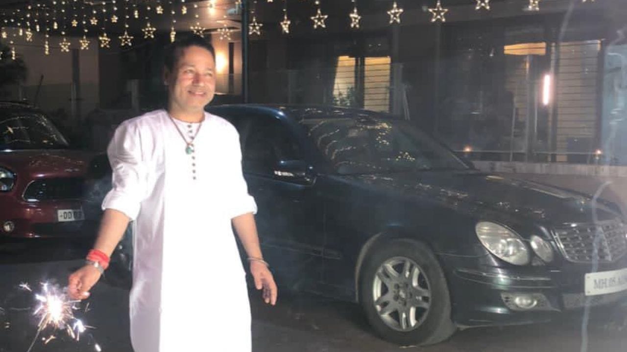 કૈલાશે કહ્યું હતું કે તેમ જન્મદિવસ પર કેક કાપવાનું પસંદ નથી. તેના બદલે, તેઓ યજ્ઞ અને હવન સાથે પોતાનો જન્મદિવસ ઉજવે છે.