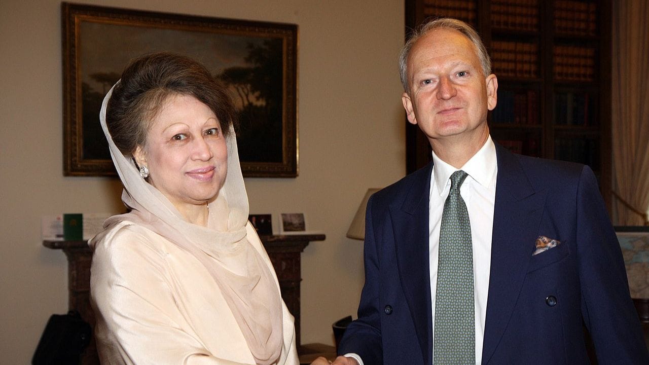 જેમાં એક મુખ્ય પક્ષનું નેતૃત્વ કરવાથી લઈને દેશ પર શાસન કરવાથી લઈને ભ્રષ્ટાચારના આરોપોમાં દોષિત ઠેરવવામાં આવ્યા અને બાદમાં રાષ્ટ્રપતિ દ્વારા માફી આપવામાં આવી.