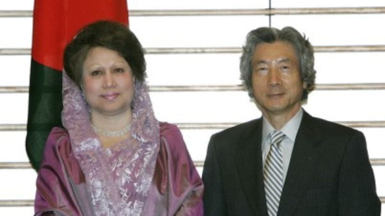 મોટાભાગની ચૂંટણીઓમાં તેમના મુખ્ય હરીફ શેખ હસીના હતા. જ્યારે ખાલિદા ઝિયા 2001માં બીજા કાર્યકાળ માટે સત્તામાં પાછા ફર્યા, ત્યારે તેમની સાથે સરકારમાં જમાત-એ-ઇસ્લામીનો પણ સમાવેશ કરવામાં આવ્યો હતો.