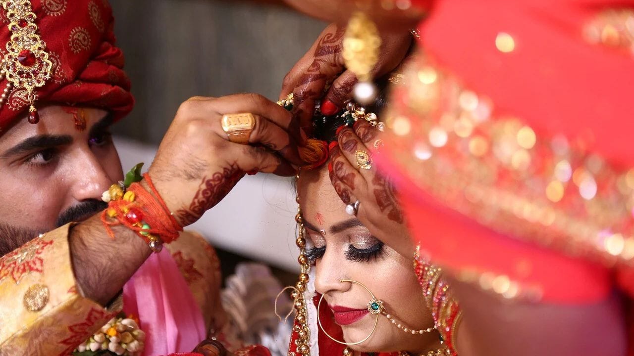 માંગલિક કર્મ: જ્યોતિષશાસ્ત્રમાં, માંગલિક કાર્યો તેને કહેવામાં આવે છે જેમનો સીધોના સંબંધ તમારા જીવન પર પડતો હોય અથવાતો નવા જીવનની શરૂઆત (જેમ કે લગ્ન અથવા ગૃહસ્થી) સાથે સીધી રીતે સંબંધિત માનવામાં આવે છે તે કાર્યો આ દરમિયાન ના કરવા જોઈએ.