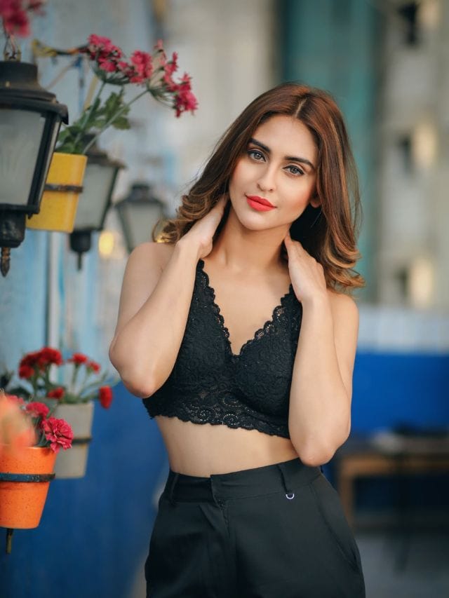 ટીવીની ફેમસ અભિનેત્રી ક્રિસ્ટેલ ડિસોઝાનો પરિવાર જુઓ