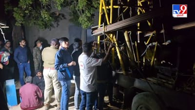 Breaking News : કચ્છના ભૂજમાં પારિવારિક ઝઘડામાં યુવક બોરવેલમાં કૂદ્યો , 9 કલાકની જહેમત બાદ મૃતદેહ બહાર કાઢ્યો, જુઓ Video Breaking News : કચ્છના ભૂજમાં પારિવારિક ઝઘડામાં યુવક બોરવેલમાં કૂદ્યો , 9 કલાકની જહેમત બાદ મૃતદેહ બહાર કાઢ્યો, જુઓ Video