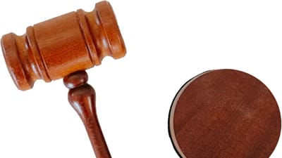 જ્યારે આપણે કોઈ વસ્તુ ખરીદીએ છીએ, ત્યારે દુકાનદારો અને શોરૂમ મેનેજરો ગેરંટી અને વોરંટી વિશે મોટા મોટા દાવા કરે છે. પરંતુ જ્યારે આ વસ્તુ ખામીયુક્ત હોવાનું બહાર આવે છે, ત્યારે તેઓ ગ્રાહકને ઉકેલ શોધવા માટે વર્ષો સુધી ભટકાવતા રહે છે. તો ચાલો જાણીએ તમારો શું અધિકાર છે.