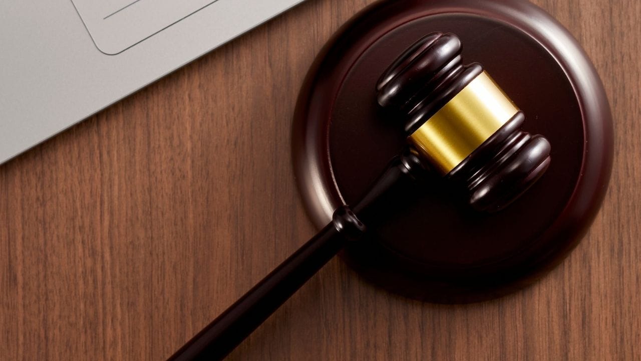 ન્યાયાધીશ જે.બી. પારડીવાલા અને કે.વી. વિશ્વનાથનની બેન્ચે એઈમ્સ દિલ્હીના ડિરેક્ટરને ગૌણ તબીબી બોર્ડની રચના કરવાનો નિર્દેશ આપ્યો હતો. આ અરજી હરીશના પિતા અશોક રાણા દ્વારા દાખલ કરવામાં આવી હતી, જેઓ વર્ષોથી તેમના પુત્રની સ્થિતિ અસહ્ય સ્થિતિમાં જોઈ રહ્યા હતા. 