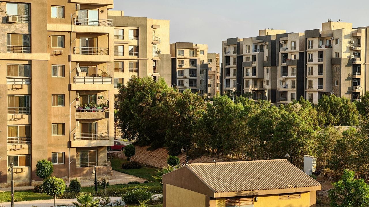 આ કાયદો ખાતરી કરે છે કે જ્યારે પણ સરકારી અથવા ખાનગી કંપનીઓ "જાહેર હિત" માં જમીન સંપાદિત કરે છે ત્યારે જમીનમાલિકો અને અસરગ્રસ્ત પરિવારોને વાજબી વળતર મળે. જો ઘર સંપાદિત કરવામાં આવે છે, તો તેમને નવું ઘર, વાજબી કિંમત અથવા બાંધકામમાં સહાય પૂરી પાડવામાં આવે છે.