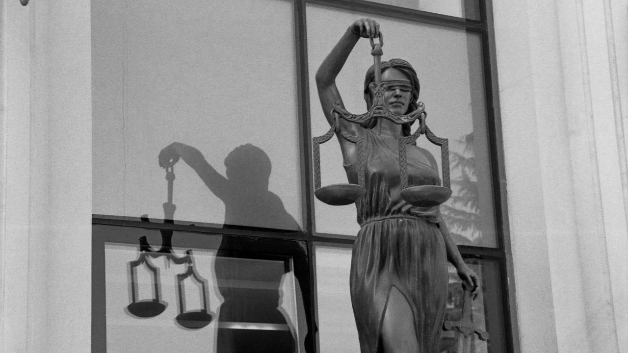 સમગ્ર વાતથી પરેશાન થઈ આ વ્યક્તિએ17 ઓક્ટોબર 2022ના રોજ જિલ્લા ગ્રાહક ફોરમમાં ફરિયાદ નોંધાવી. નોટિસ છતાં, મેનેજર ફોરમ સમક્ષ હાજર થયા નહીં કે કોઈ જવાબ આપ્યો નહીં. 